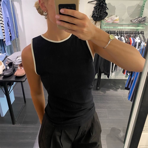NØRGAARD PAA STRØGET NPS TANK TOP KONTRAST BLACK/ECRU